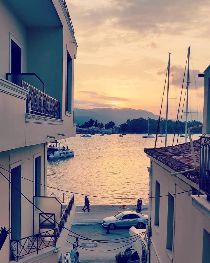 The Manessi City Boutique Hotel Poros Town Extérieur photo