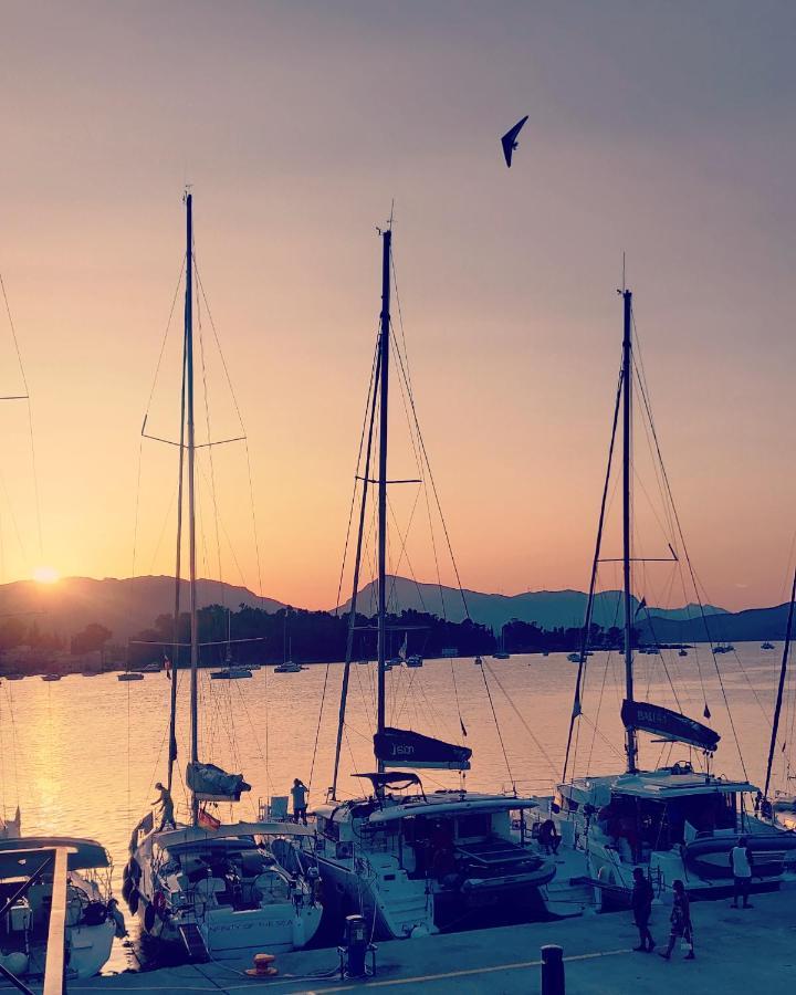 The Manessi City Boutique Hotel Poros Town Extérieur photo