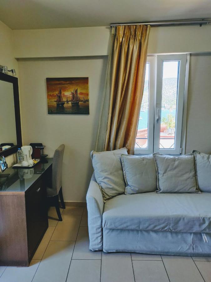 The Manessi City Boutique Hotel Poros Town Extérieur photo