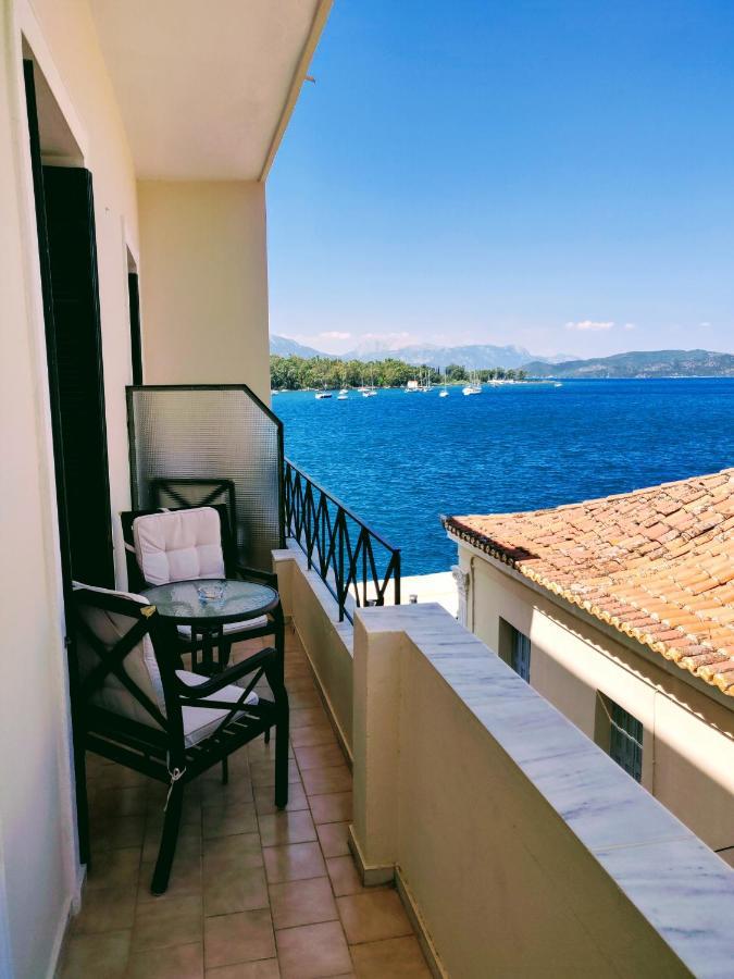 The Manessi City Boutique Hotel Poros Town Extérieur photo