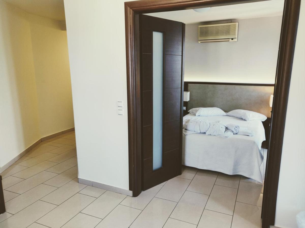 The Manessi City Boutique Hotel Poros Town Extérieur photo