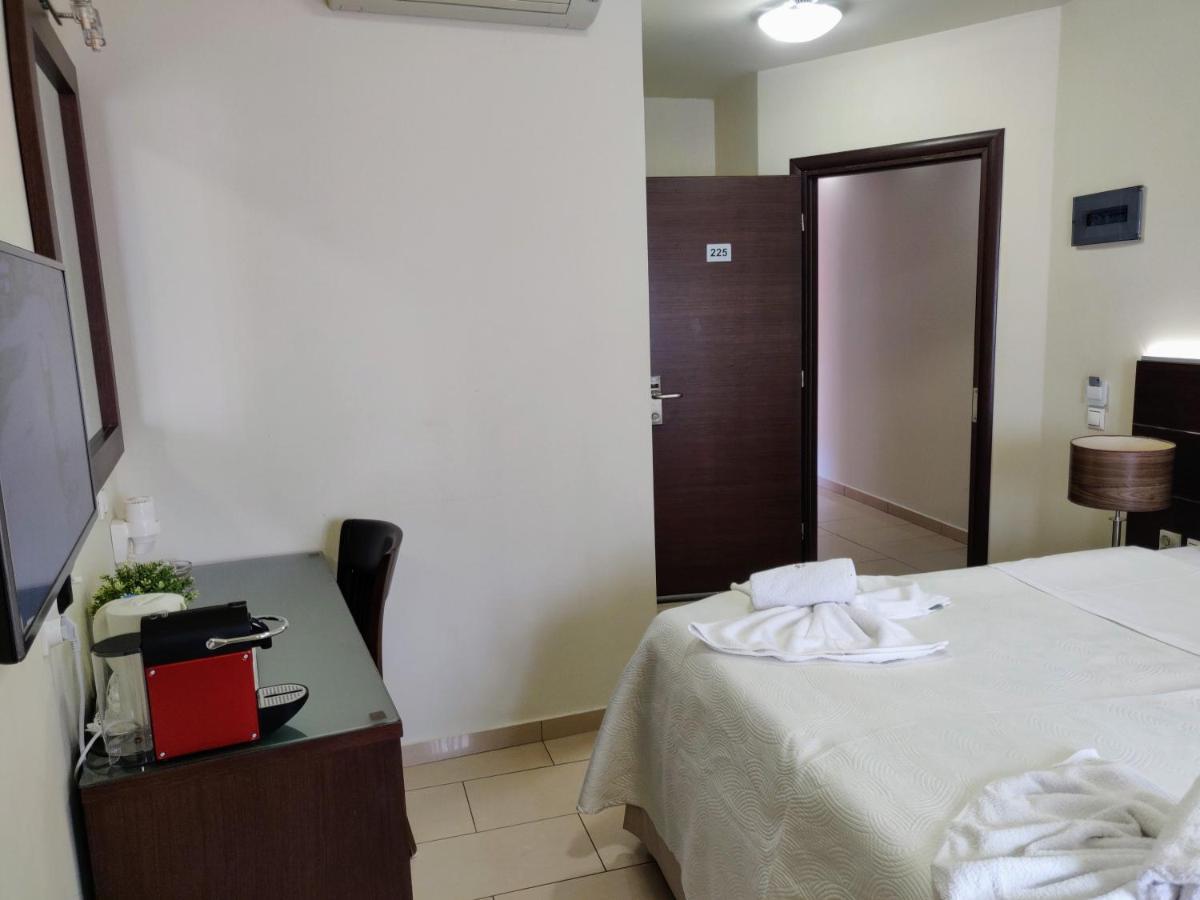 The Manessi City Boutique Hotel Poros Town Extérieur photo