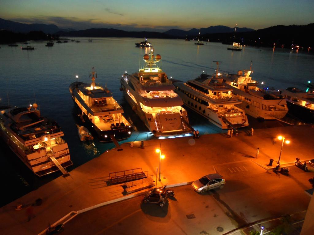 The Manessi City Boutique Hotel Poros Town Extérieur photo