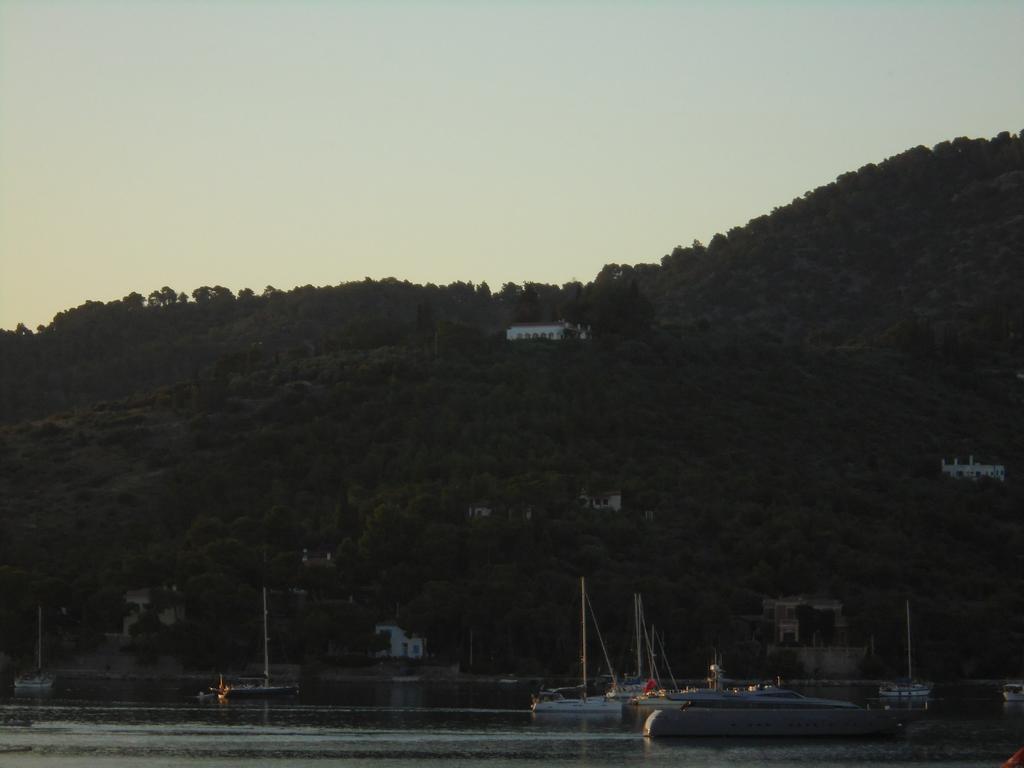 The Manessi City Boutique Hotel Poros Town Extérieur photo