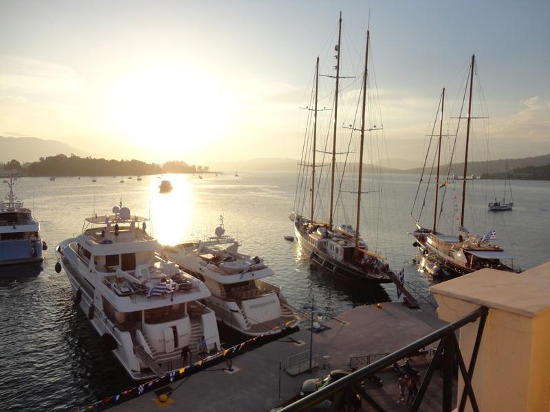 The Manessi City Boutique Hotel Poros Town Extérieur photo
