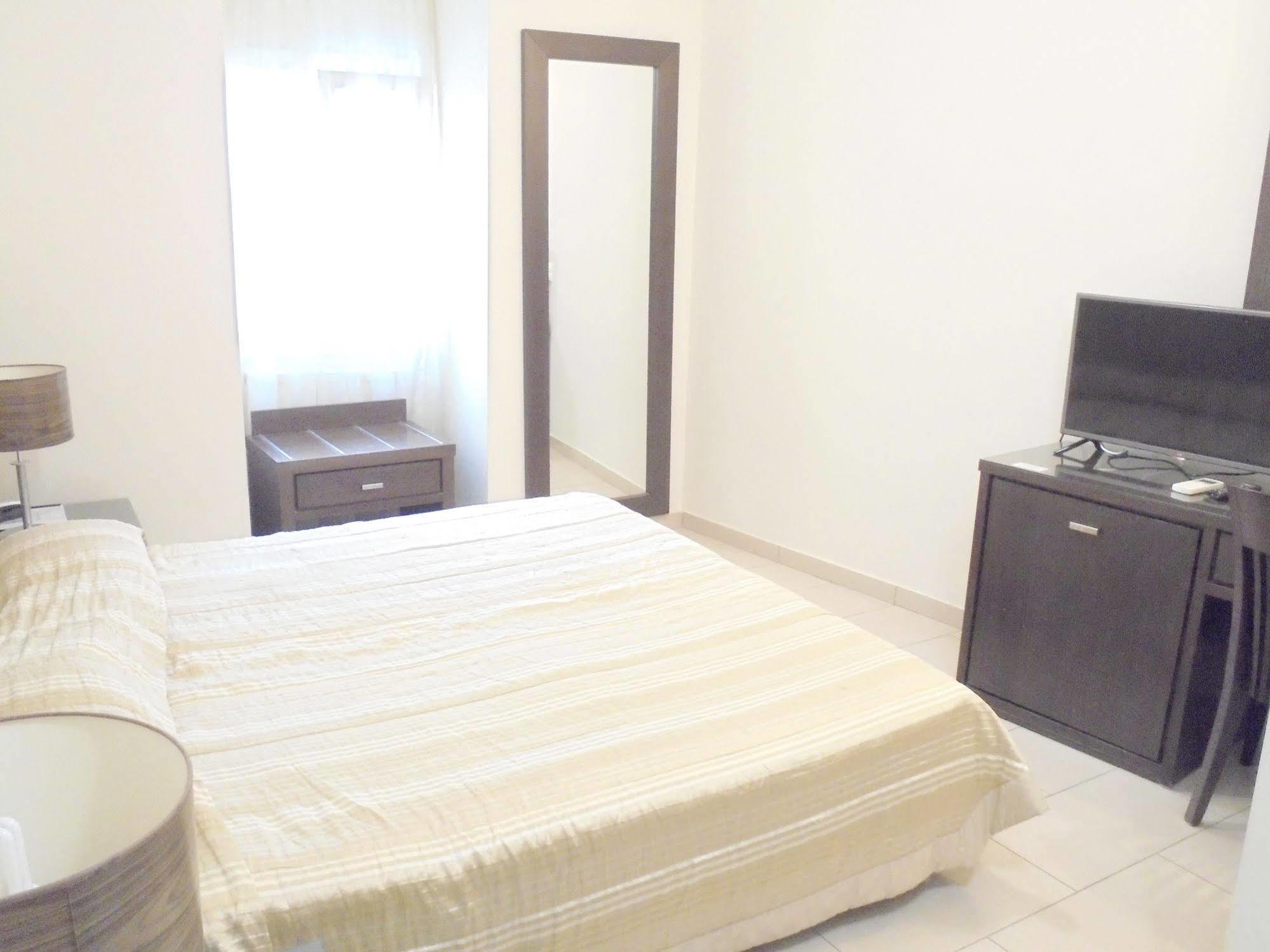 The Manessi City Boutique Hotel Poros Town Extérieur photo
