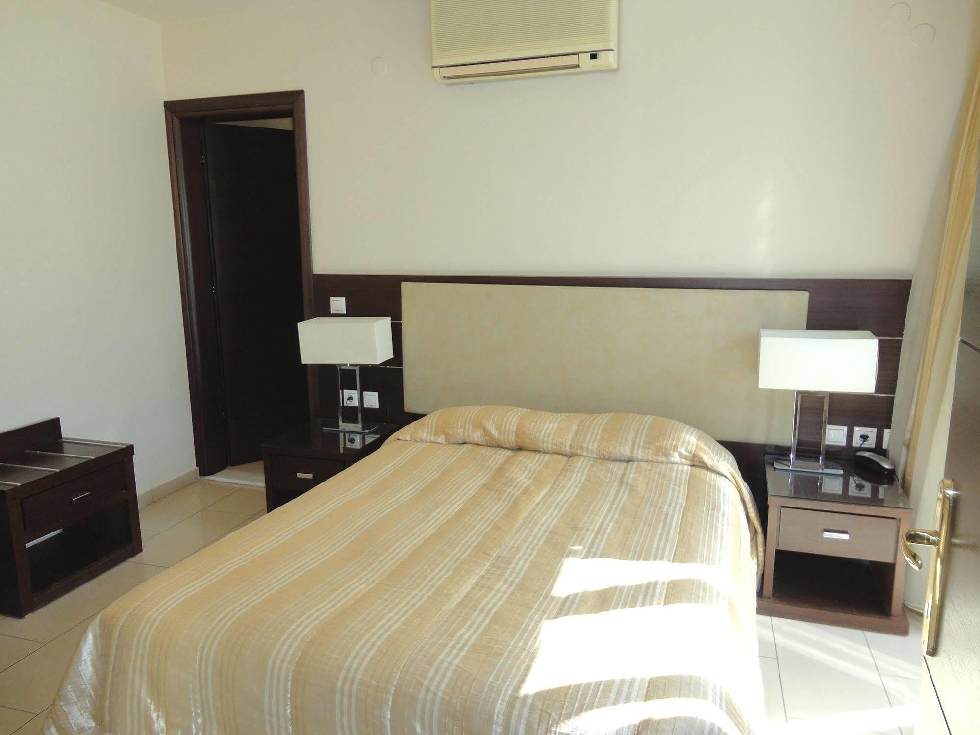 The Manessi City Boutique Hotel Poros Town Extérieur photo