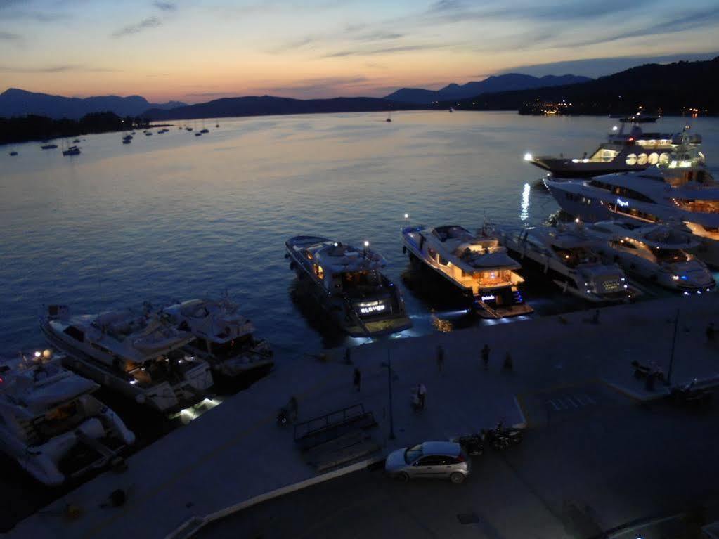 The Manessi City Boutique Hotel Poros Town Extérieur photo